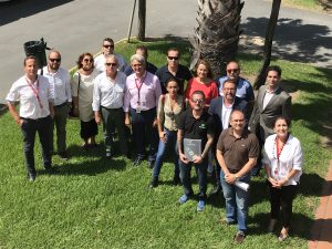 Empresarios y representantes de Cepsa durante la visita