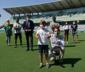 Pablo López,Javier González Calvo y jugadores de los equipos masculino, femenino y cantera de Córdoba CF