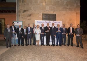 El Alcalde de Málaga con los premiados
