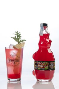 Botella y cóctel de Beremot Spicy Fresh