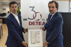 Foto_ A la derecha Arturo Coloma, Presidente de la compañía DETEA, y, a la izquierda, Rafael Ollero Fernández, Director de Andalucía Occidental de SGS