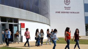 Imagen de recurso de la fachada de la Universidad de Huelva