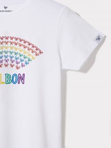 Camiseta-kids-arcoiris-detalle-solidaria