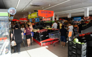 La Cámara de Sevilla insta al Ayuntamiento a intensificar el control de la venta ambulante no regulada para proteger al comercio tradicional